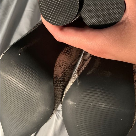 BRAND NEW SNAKE SKIN ANKLE BOOTIES - Picture 3 of 5